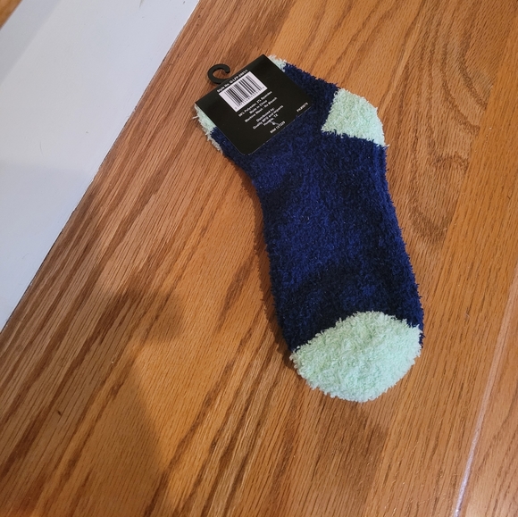 NEW 3 Pairs Fashion Plush Socks Size 9- 11 - Picture 5 of 6